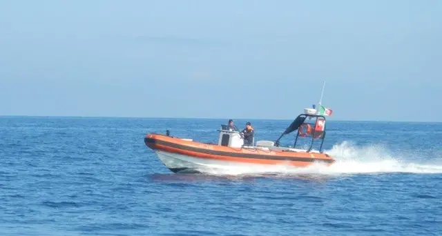 Pesca di frodo scoperta dalla Guardia Costiera. Denunciati tre pescatori
