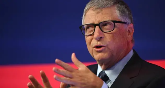 Covid più “cattivo”? Nuovo allarme di Bill Gates: “Rischio di una nuova variante più fatale”