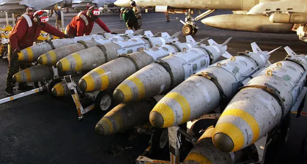 Fabbrica di bombe: contratti brevi e stop assunzioni