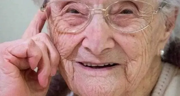 Bergamo, addio ad Angela Tiraboschi: muore a 112 anni la donna più anziana d'Italia