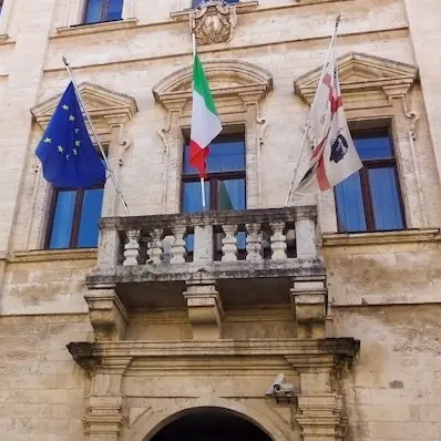 In Sardegna 12mila persone con epilessia: Palazzo Ducale a Sassari si tinge di viola