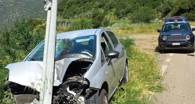 Armungia. Si schianta sul guardrail dopo un colpo di sonno