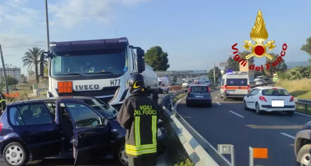 Schianto tra un’autovettura e un’autocisterna sulla 554