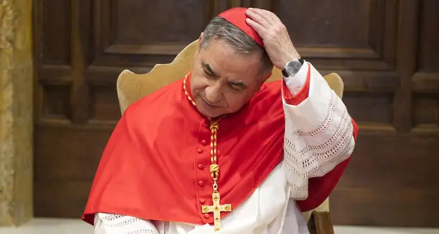 Cardinale Becciu: \"Umiliato durante l'interrogatorio in aula\"