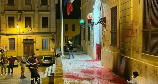 Cagliari. Molotov contro l’ingresso del Comando Esercito, indagini della Digos