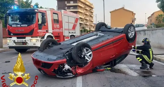 Olbia. Auto si cappotta alle prime luci dell’alba