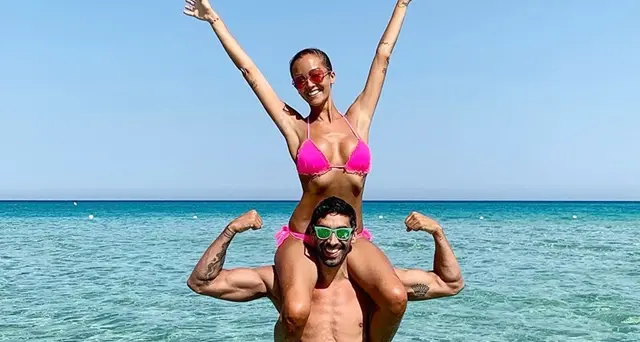 Turista rischia di affogare a Cala Sinzias, lo salva Filippo Magnini, fidanzato di Giorgia Palmas