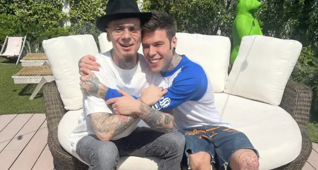 Fedez e J-Ax fanno pace dopo 4 anni: “Per mettere da parte l’orgoglio ci vuole coraggio”