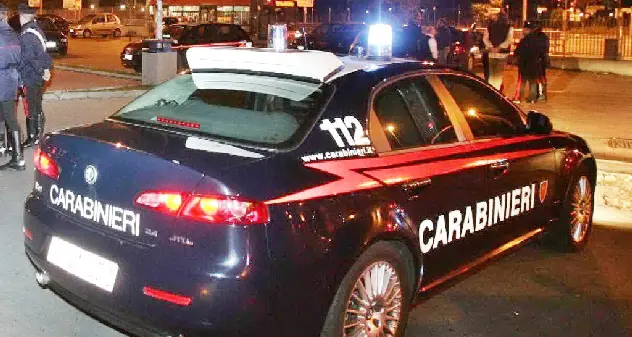 Picchia la moglie e la figlia minorenne, 39enne arrestato dai Carabinieri