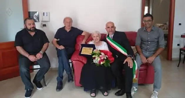 Arzana festeggia i cento anni di zia Assunta Podda