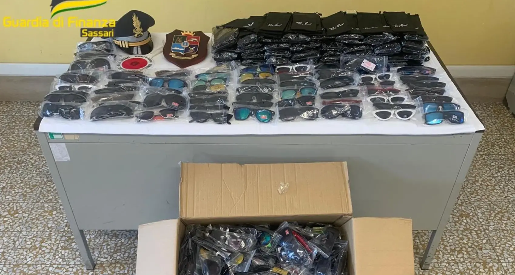 Sequestrati oltre 1.100 prodotti con marchio contraffatto nel centro di Sassari