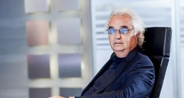 Briatore: “Vediamo i turisti come portatori di fastidi. Mancano i voli, le camere, i parcheggi”.