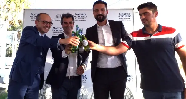 Nastro azzurro celebra il legame con la Sardegna: la birra è prodotta con malto d'orzo 100% sardo