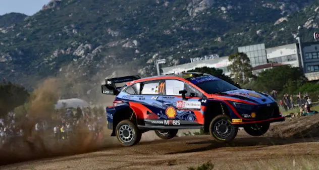 Neuville in testa nel primo giorno del Rally Italia Sardegna