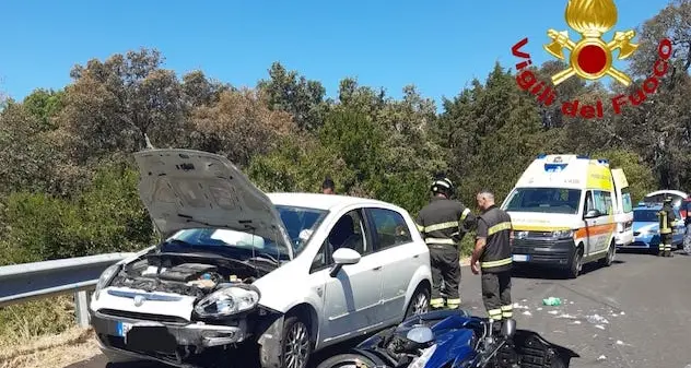 Calangianus. Scontro auto-moto sulla Statale 127, tre persone in ospedale