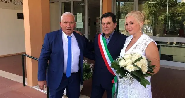 Ucraina, dalla fuga dalla guerra all'amore: nozze nel Pescarese
