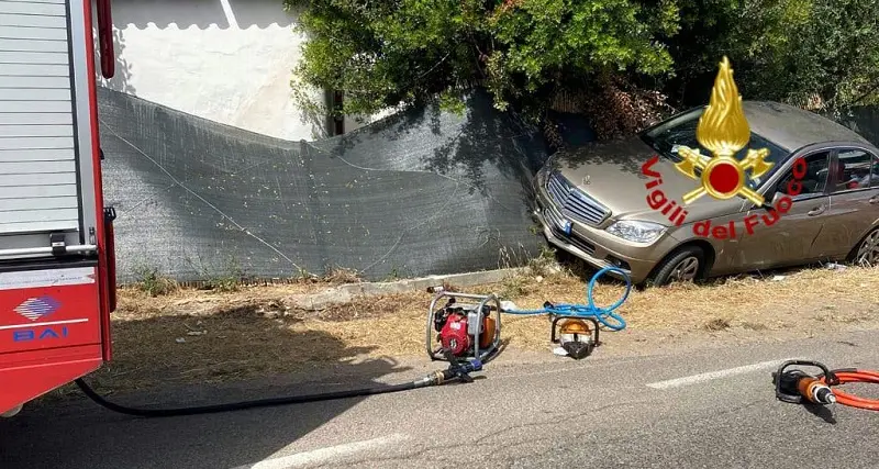 Quartu. Con l'auto fuori strada, morto il conducente