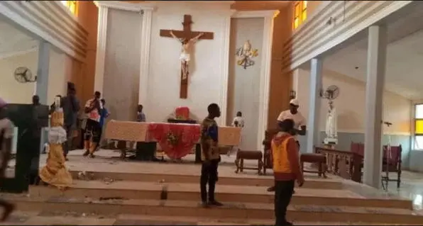 Spari in una chiesa, almeno 50 morti in Nigeria