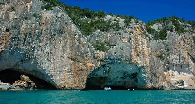 Dorgali. Soltanto 2 visite giornaliere alle Grotte del Bue Marino: \"Persa metà delle entrate\"