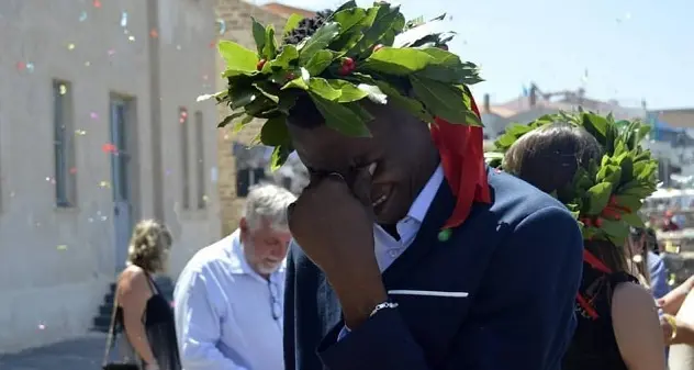 Le lacrime di gioia di Bouba, il giovane del Mali specializzatosi in Architettura ad Alghero