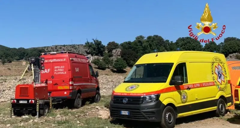 A Urzulei proseguono senza sosta le operazioni di soccorso e recupero dello speleologo rimasto bloccato nella grotta“S’Edera”