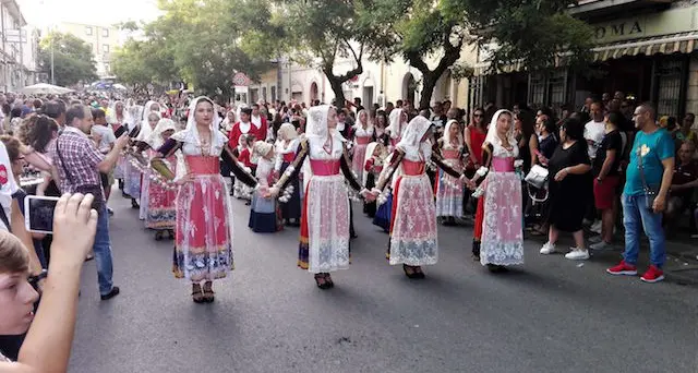 Ittiri Folk Festa, grande successo per grande parata dei 16 gruppi