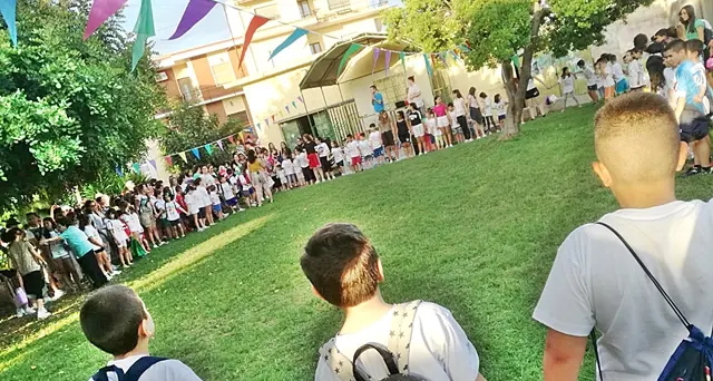 Il bellissimo Campo Estivo per i ragazzini dell’oratorio: giochi, laboratorio e divertimento nella comunità di San Pietro