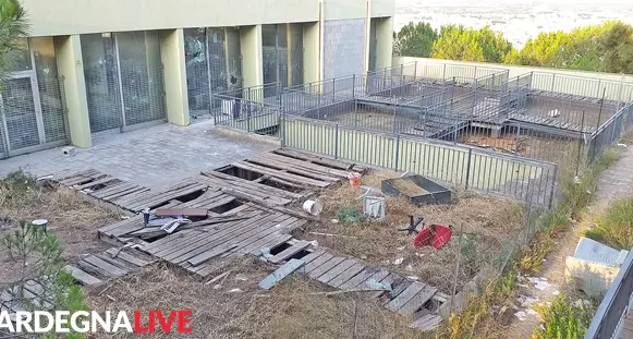 Parco San Michele, al colle regna l’anarchia tra vandali e devastazione. Le telecamere? “Una chimera”. Le foto