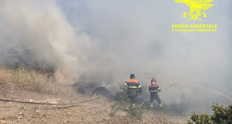 Incendio a Burgos, tre elicotteri in azione