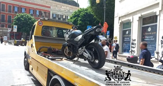 Cagliari. Non si ferma all’alt della Polizia, denunciato