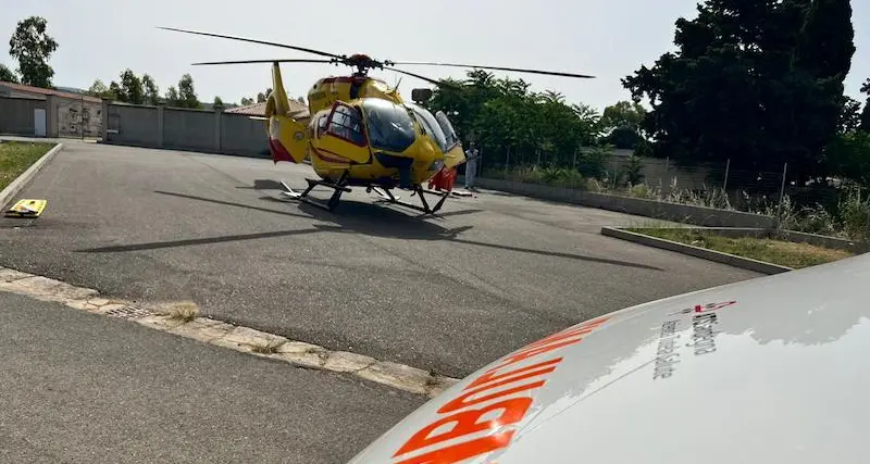 Incrocia la ex moglie in strada e la picchia violentemente fino a farle perdere i sensi