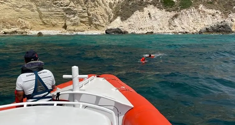 Diportisti in difficoltà alla Sella del Diavolo soccorsi dalla Guardia Costiera