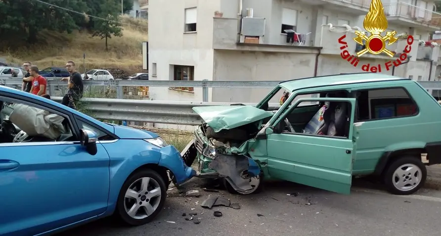 Schianto fra due auto a Gavoi