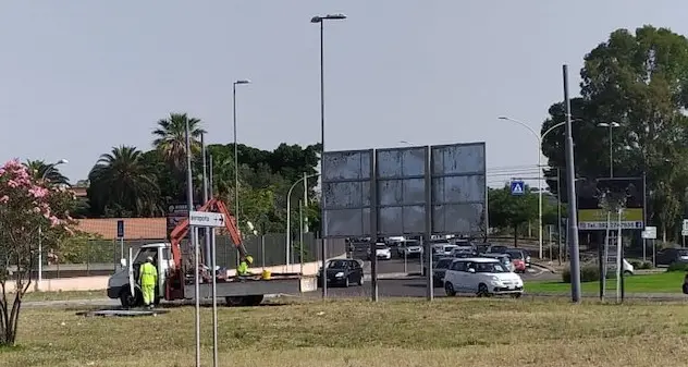 Cagliari. Rimossi una decina di cartelloni pubblicitari abusivi