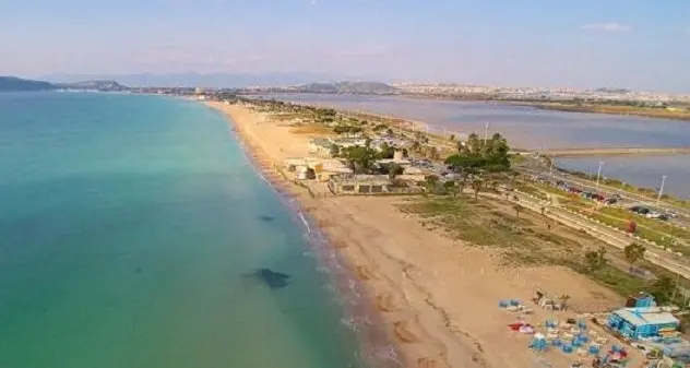 Entro il 2050 il 20% delle spiagge in Italia potrebbe scomparire: Cagliari e Oristano a rischio