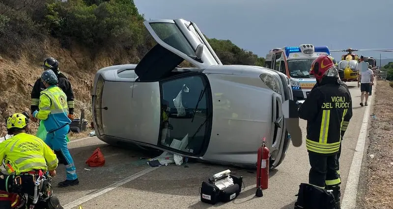 Costa Paradiso. Auto sbanda e si rovescia sul fianco: donna trasportata in ospedale con l’elisoccorso