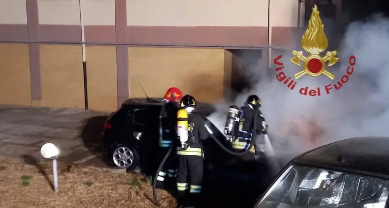 Sassari. Auto in fiamme in via Poligono
