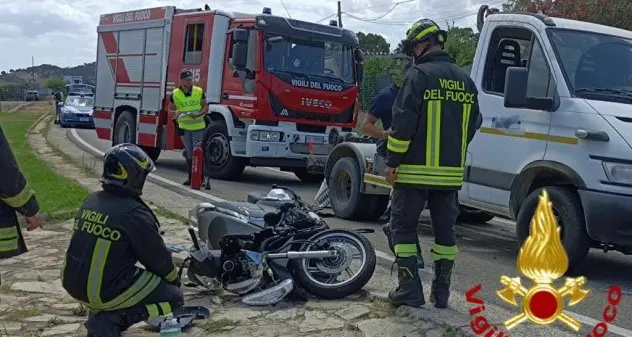 Olbia. Moto contro camion, centauro in ospedale