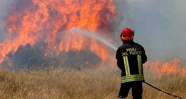 Massima allerta per pericolo incendio su gran parte della Sardegna per domani