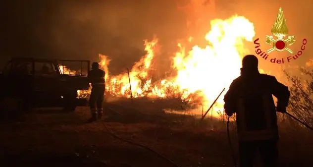 Zente Nova: “Maledetto colui che ha appiccato l'incendio che stanotte ha devastato una parte del nostro territorio”