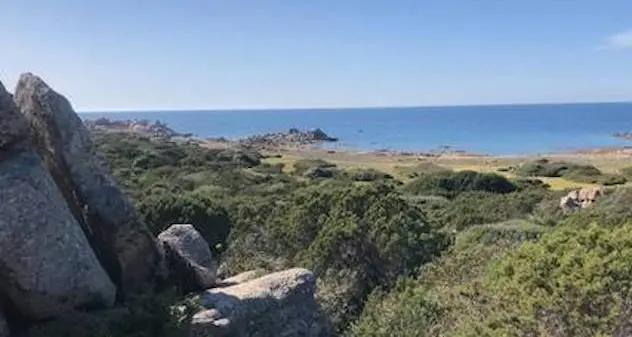 Aglientu. Si ribalta gommone, turista di 77 anni muore annegato