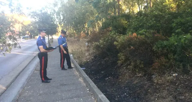 Piromane scoperto da un cittadino, 43enne arrestato dai Carabinieri