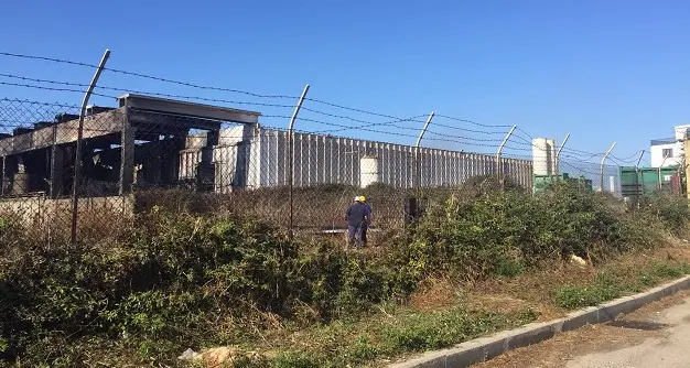 Incendio di un capannone a Porto Torres. Sean Wheeler: “Ci saranno indagini e ne attenderemo gli esiti”