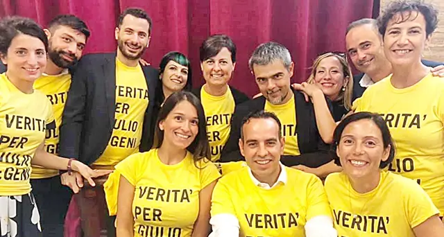 Verità per Giulio Regeni, Camilla Soru in consiglio comunale: “Ecco le nostre magliette, non dobbiamo cancellare la sua memoria”