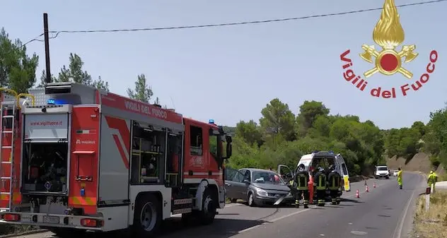 Tissi. Perde il controllo dell’auto, soccorso da Vigili del Fuoco e 118