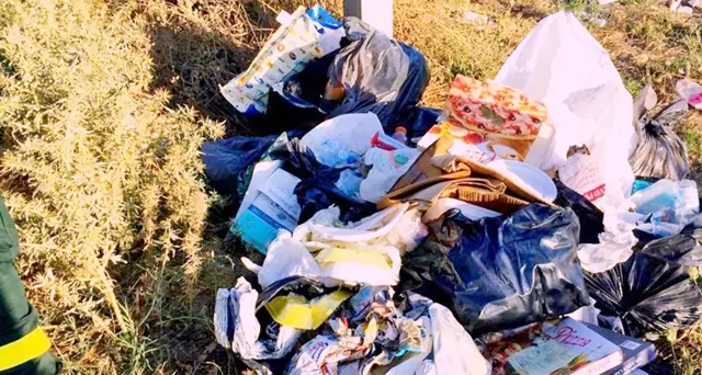 “Sacchetto selvaggio”, beccato dai Barracelli il furbetto che abbandona i rifiuti. Scatta la maxi multa