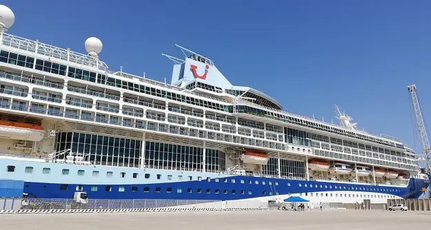 Due grandi navi da crociera in arrivo nello stesso giorno: giovedì a Porto Torres 3mila 500 turisti