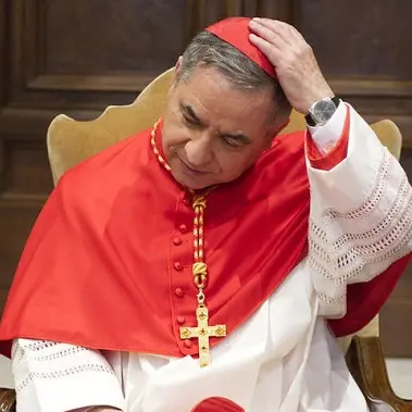 Caso Becciu, i legali presentano denuncia: \"Dalle chat emerge un'ingiustizia complessiva\"