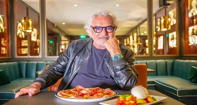Crazy Pizza di Briatore chiude per mancanza d'acqua, lui sbotta: \"Roba da terzo mondo\"