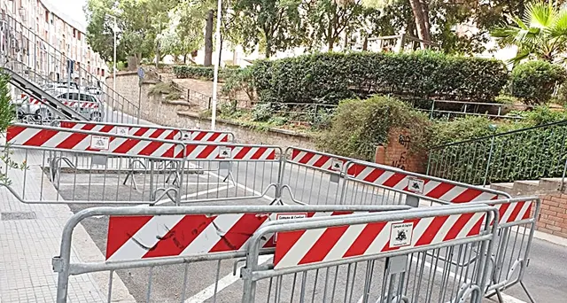 Incubo al Cep, tra rami di alberi e cornicioni che cadono, degrado ovunque. I residenti: “Dobbiamo aspettare che qualcuno si faccia male”?
